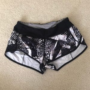 Lululemon Speed up low-rise shorts 2.5”